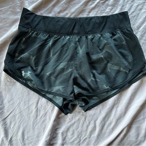 Under Armour | HeatGear Running shorts | Black Pattern | Size L